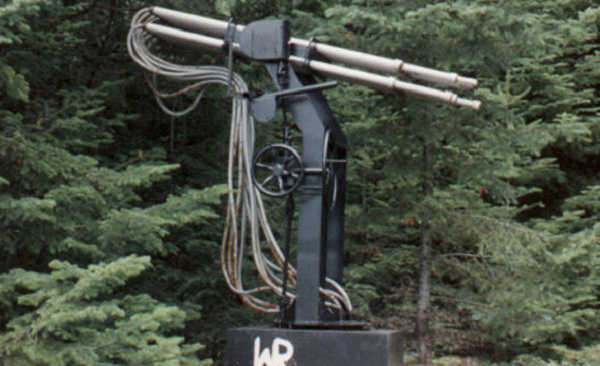 Chiếc máy Cloudbuster thời xưa còn sót lại.