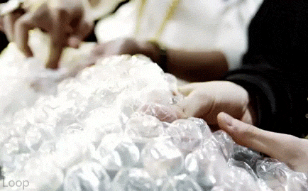 Việc bóp xốp hơi bong bóng có thể làm giảm căng thẳng