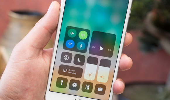 Giao diện Control Center iOS 11