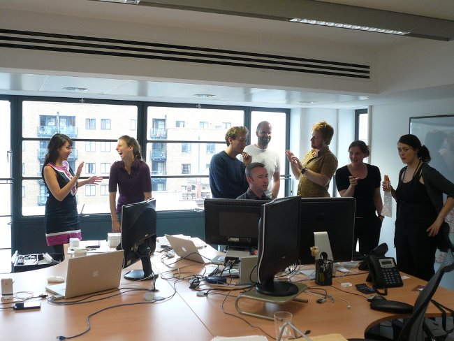 Không gian làm việc lộn xộn, bừa bãi