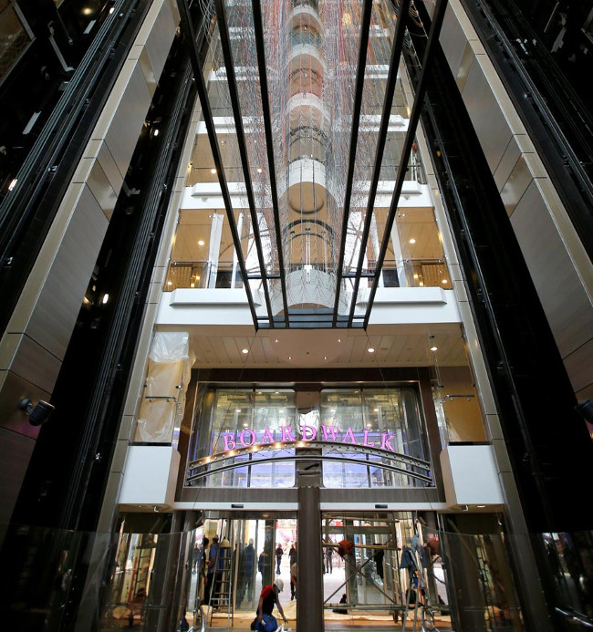 Hệ thống thang máy trên du thuyền 