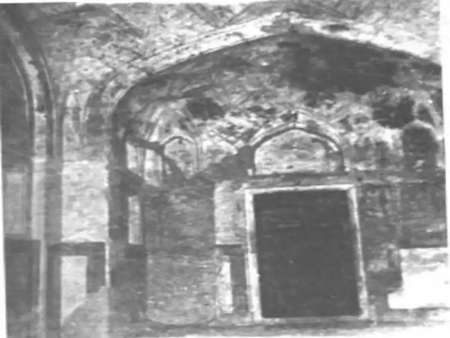 Bạn có muốn đi vào bên trong để khám phá không?