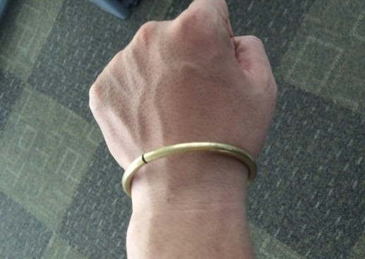 Nhiều bộ lạc ở Tây phi lại chọn xì gà mani, vòng đeo tay, băng tay làm bằng đồng và thiếc để làm phương tiện trao đổi khi mua bán 