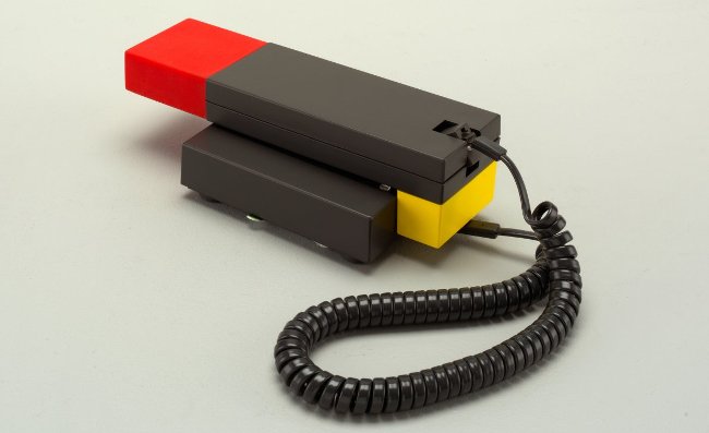 Điện thoại Enorme được tạo ra bởi Marco Zanini và Ettore Sottsass, Jr