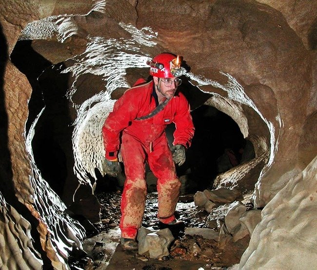 Nếu sống hoàn toàn trong bóng tối, con người có thể thức liên tục trong 36 giờ và cần 12 giờ để nghỉ ngơi