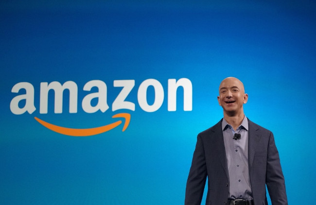 Jeff Bezos cười thật nhiều