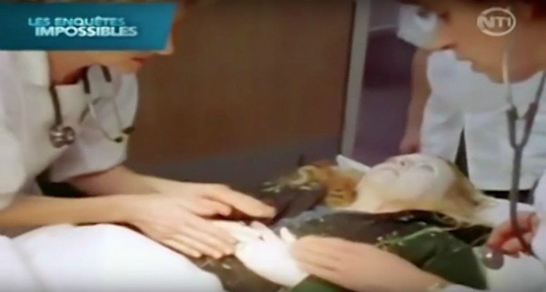 Bác sĩ không thể thực hiện các biện pháp cấp cứu với cơ thể đóng băng của Jean