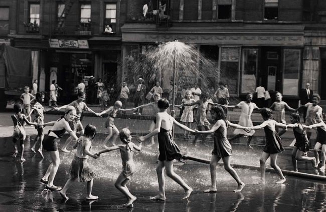 Bọn trẻ đang múa tại New York năm 1964