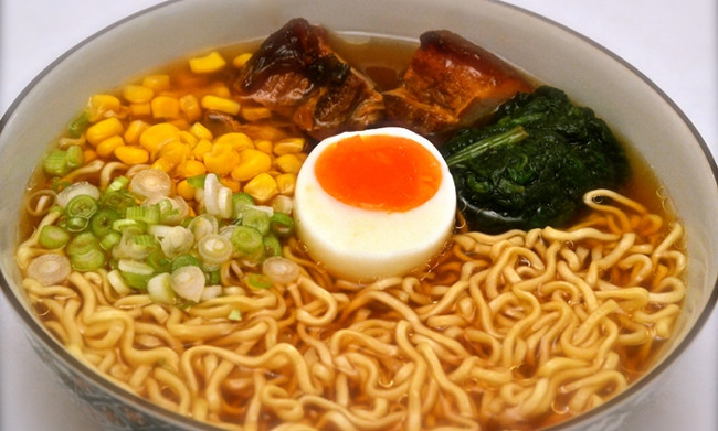 Mì tôm trứng chứa 425 calo