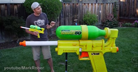 Súng bắn nước khổng lồ bắn ra dòng nước với tốc độ 437 km/h