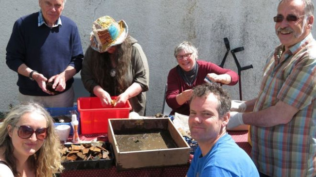 Các nhà khảo cổ học đã tìm thấy 10.000 mảnh gốm thời Trung cổ 