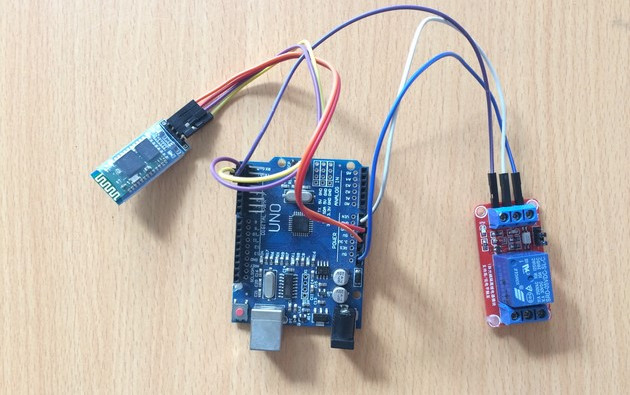 Các chân 2, 3 và 4 trên Arduino được dùng để xuất tín hiệu ra relay