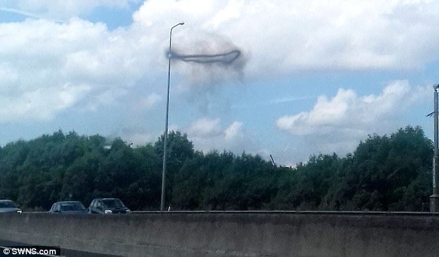 Vòng khói đen đó chỉ là dấu vết khi khai hỏa đại bác