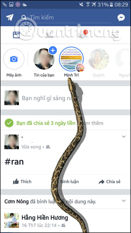 Con rắn trên màn hình Facebook