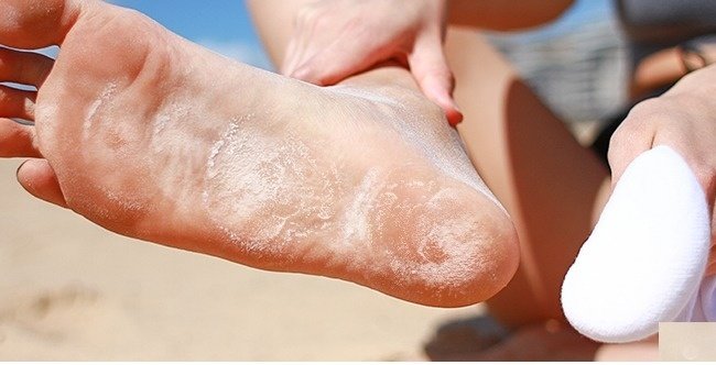 Làm thế nào để cát không dính vào chân