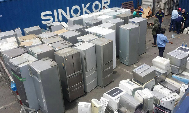 Những món hàng này được mua và mang về Việt Nam tái chế 