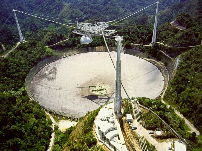Kính thiên văn vô tuyến Arecibo bắt đầu thu thập dữ liệu cho SETI từ năm 1999