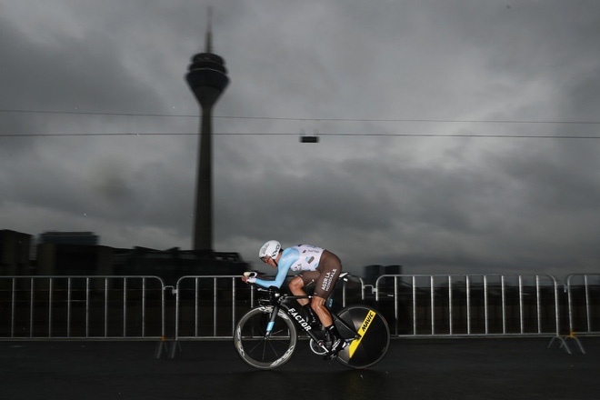 Tay đua Mathias Frank (AG2R-La Mondiale) cùng Factor Slick