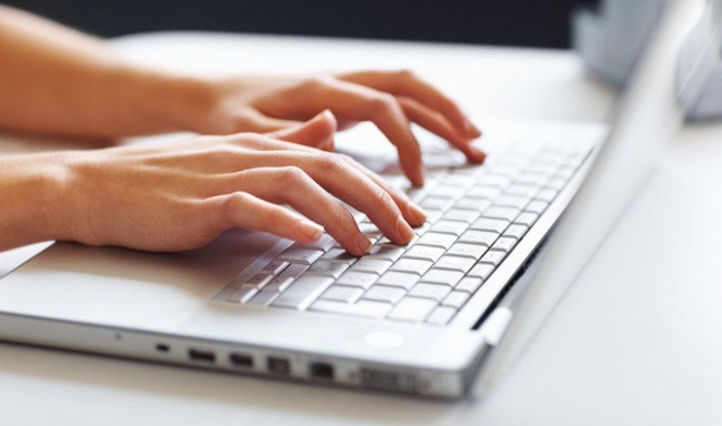 Chúng ta sử dụng bàn phím máy tính trong suốt cả ngày làm việc nhưng lại quên không vệ sinh nó