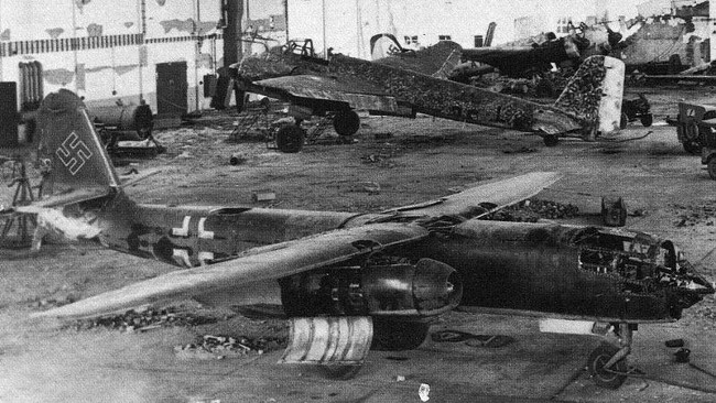 Arado Ar 234 máy bay ném bom phản lực đầu tiên trên thế giới 