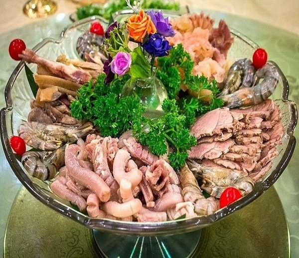 Tại đây, khách hàng có thể thưởng thức dương vật của cừu, có đen hoặc bò