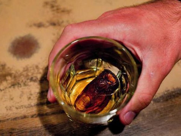 Cocktail Sourtoe - Móng tay trong ly cocktail
