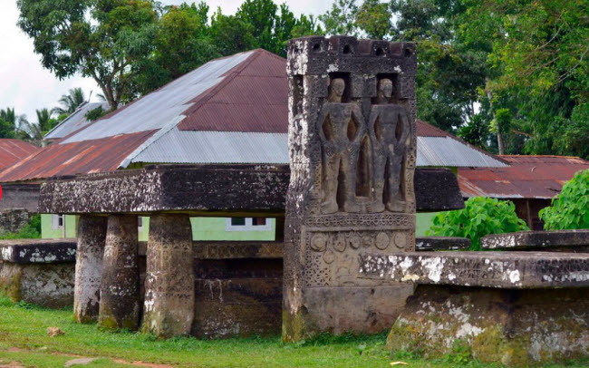 Tại hòn đảo Sumba, người chết được chôn theo những tài sản giá trị 