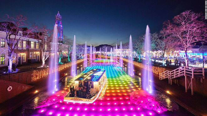 Hàng triệu bóng đèn đã tạo ra những hiệu ứng đặc biệt khiến cho lễ hội ánh sáng ở đây đặc biệt mà không nơi nào trên thế giới có được