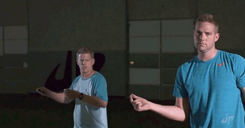 Kinh ngạc với khả năng phi lá bài “bách phát bách trúng” khiến ninja cũng phải thán phục của anh chàng này