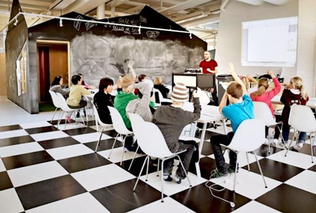 Không có những phòng học truyền thống đầy đủ bàn ghế - chỉ có những không gian học rộng rãi