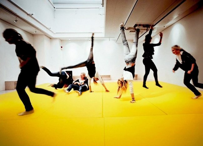 Phòng học với bạt nhún dành cho trẻ hiếu động