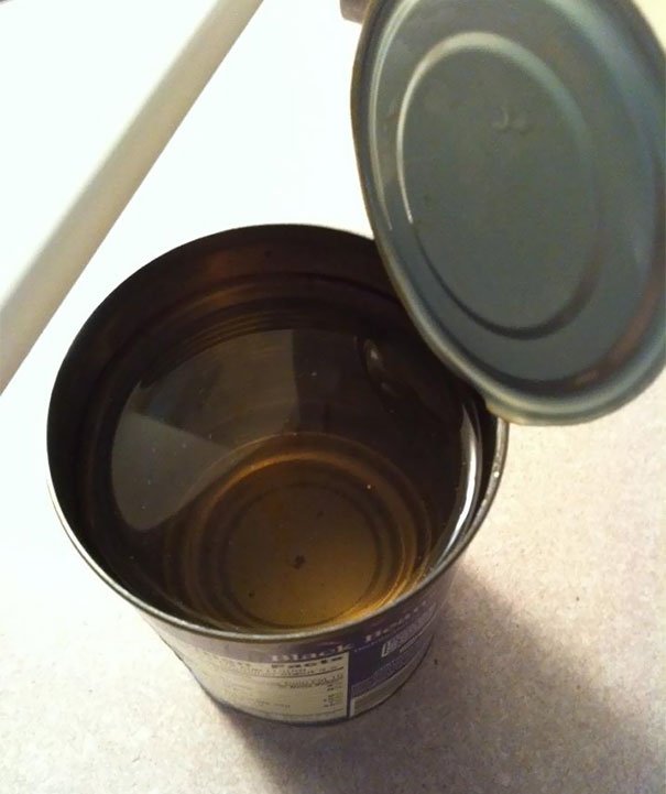 Hộp đậu đen mà bên trong chỉ còn toàn nước là sao?