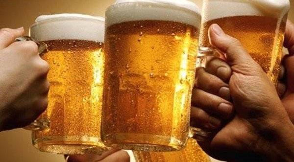 Những người uống bia