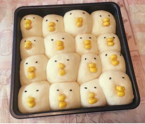 Phải chăng chủ nhân của những chiếc bánh này cho bột nở quá tay?