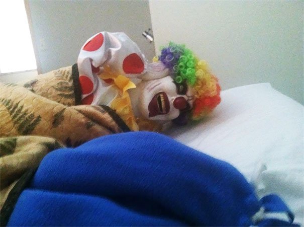 Thử tưởng tượng xem sáng sớm ngủ dậy mà thấy thứ này bên cạnh bạn có "dấm đài" không?