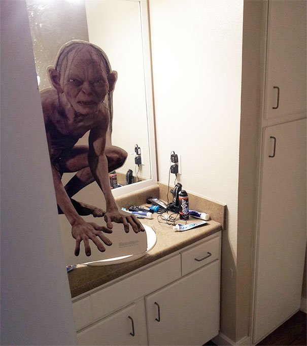 Nửa đêm bạn có đủ can đảm để đi vệ sinh khi bắt gặp cảnh tượng này hay không?