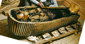 Kho vàng lấp lánh trong lăng mộ Pharaoh Tutankhamun Ai Cập cổ đại