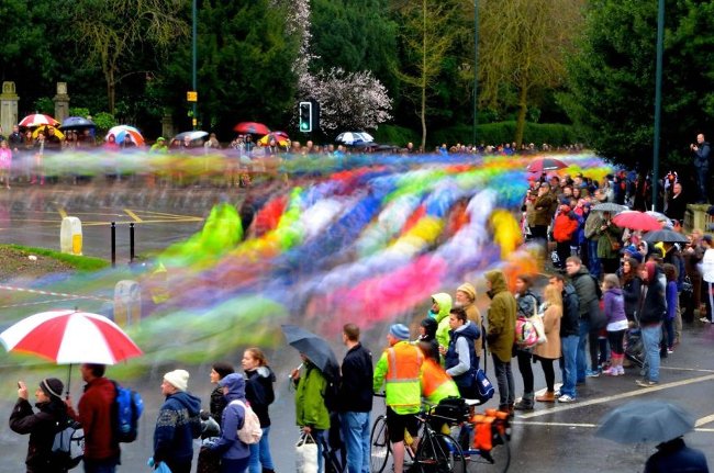 Ảnh phơi sáng đường chạy marathon đầy sắc màu