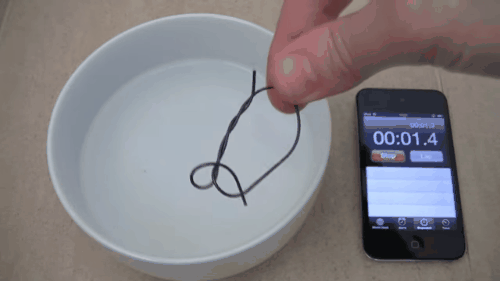 Nitinol có thể ghi nhớ hình dạng theo quy luật chuyển biến giữa các pha