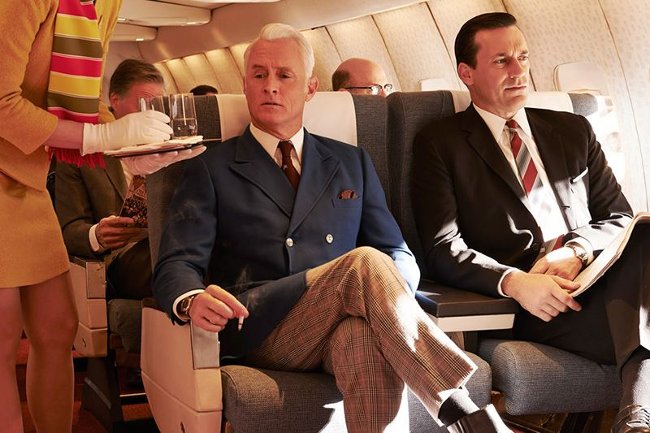 Luôn bảo vệ cô ấy ở chốn đông người 