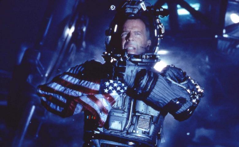 Một cảnh trong bộ phim "Ngày tận thế" nói về nỗ lực đưa bom hạt nhân lên một tiểu hành tinh để phá hủy nó cứu Trái Đất 