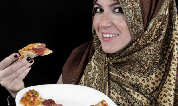 Ăn bằng tay phải