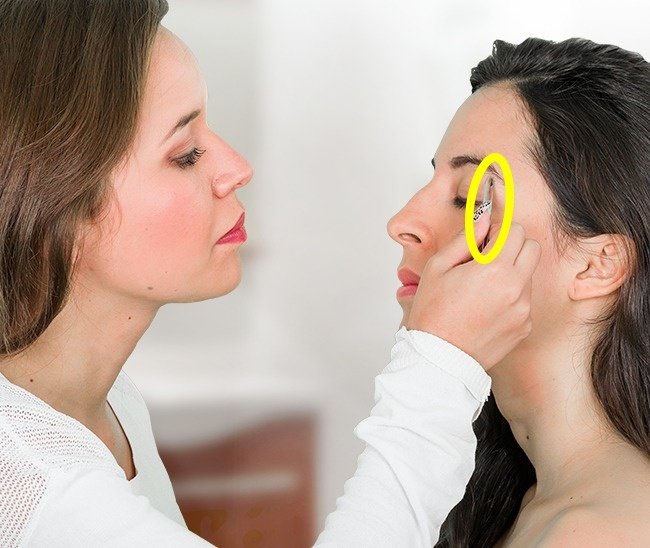 Phụ kiện làm móng và mỹ phẩm