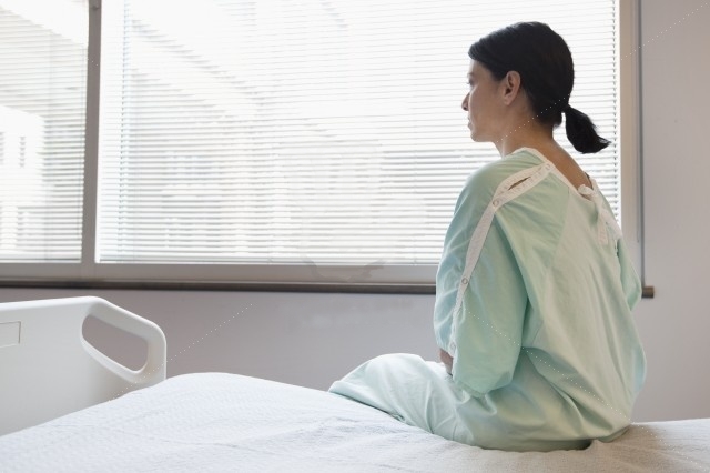 Một bệnh nhân nữ người Scotland có đồ chơi tình yêu bị mắc kẹt trong âm đạo suốt 10 năm 