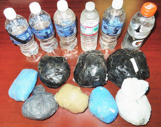 Một tù nhân ở Florida (Mỹ) đã nuốt vào bụng cùng lúc cả thuốc tây, son dưỡng môi, bao cao su, thuốc lá, quẹt diêm, đá lửa, và cả một ống xi-lanh vào bụng