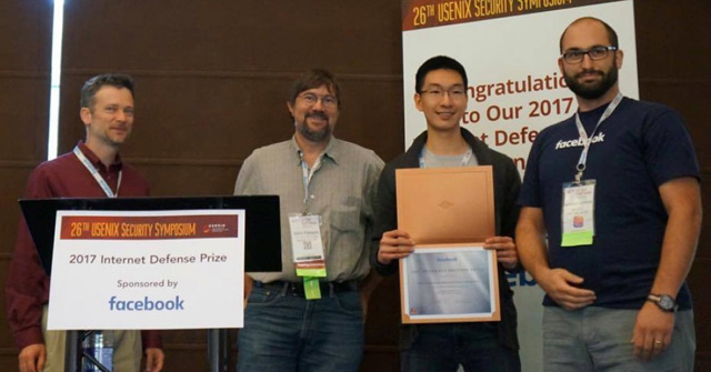 Nhóm thắng cuộc nhận giải thưởng từ Facebook