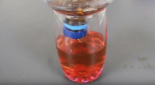 Bình lọc trà tiện lợi và rất phù hợp cho các chuyến cắm trại hoặc dã ngoại