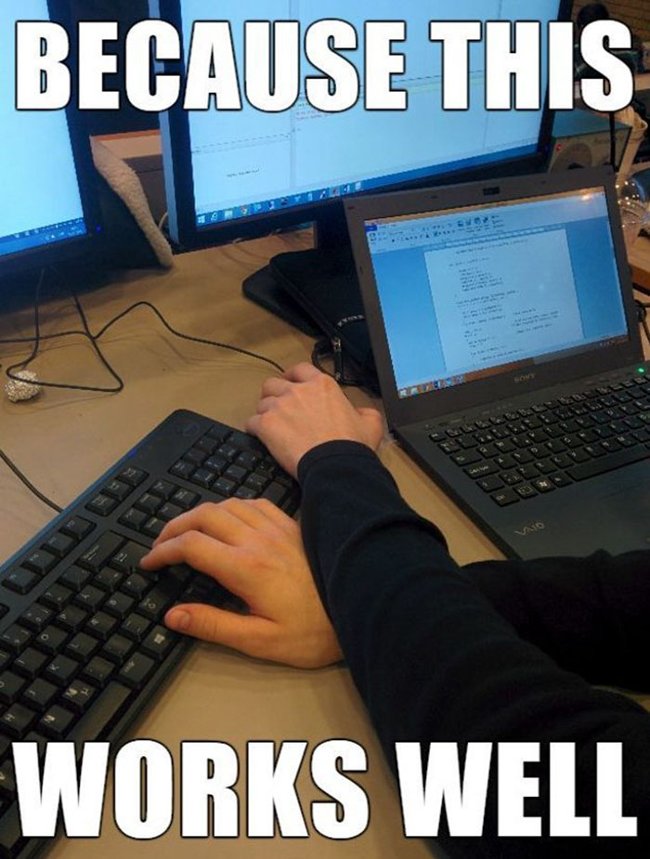 Phải vắt chéo tay thế này mới chơi được!