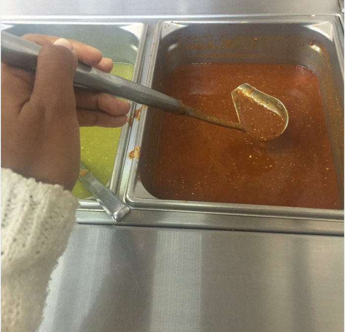 Múc được nhưng đổ thế nào đây?