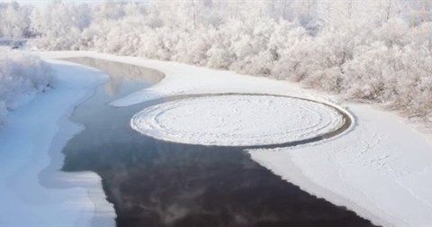 Bí ẩn đĩa băng khổng lồ xoay tròn giữa dòng sông cuối cùng đã được giải mã